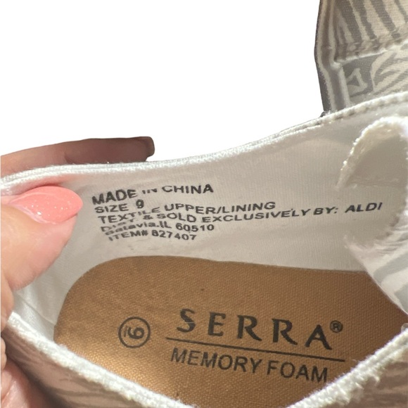 Zebra Serra Memory Foam size 9 slip on sneakers - Picture 2 of 4